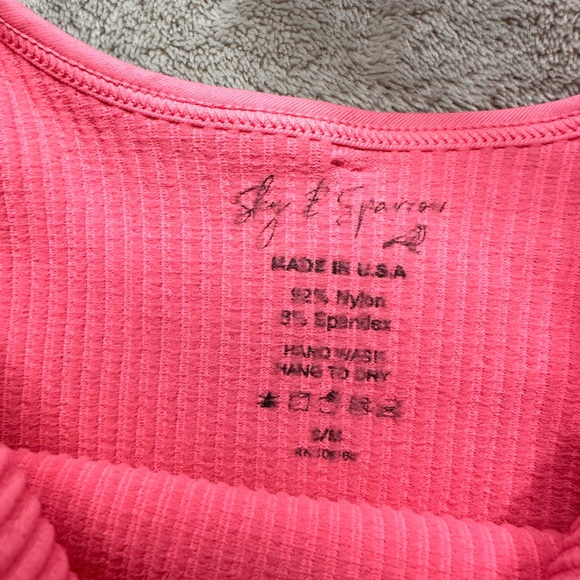 Crop top - Picture 2 of 3